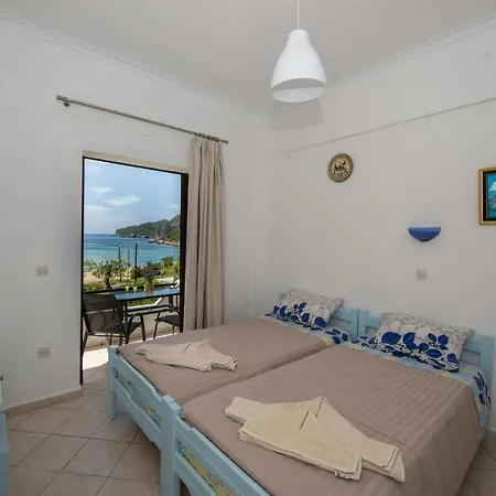 Spiros And Polyxeni Afión