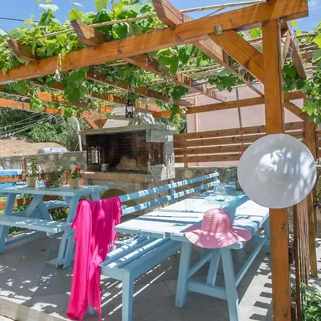 Spiros And Polyxeni 公寓 *