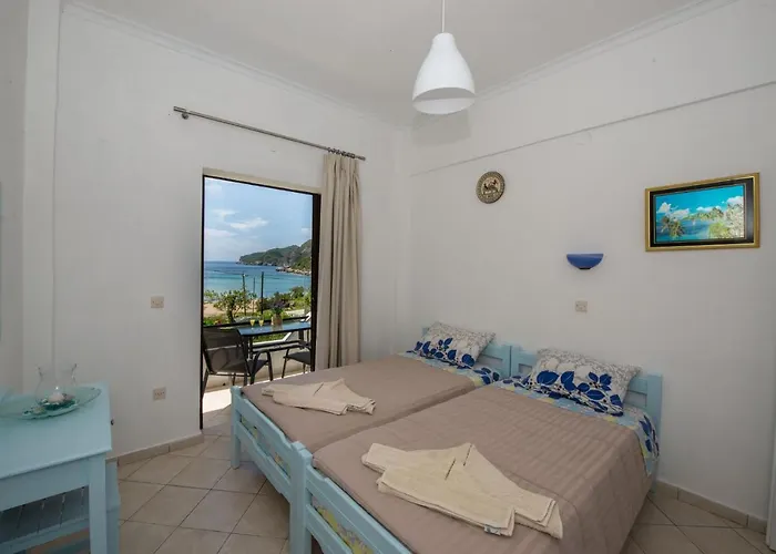 Spiros And Polyxeni Afión